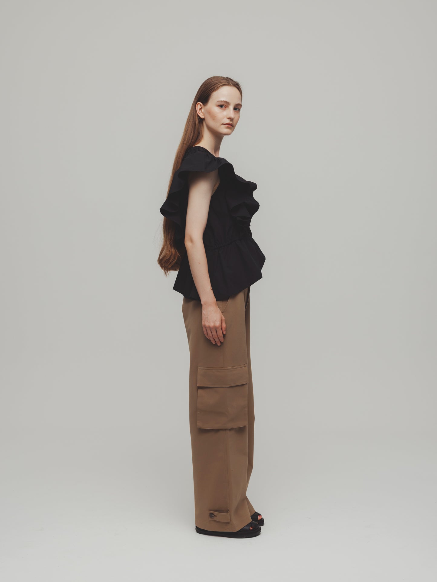 GATHER ONE SHOULDER TOPS/BLACK