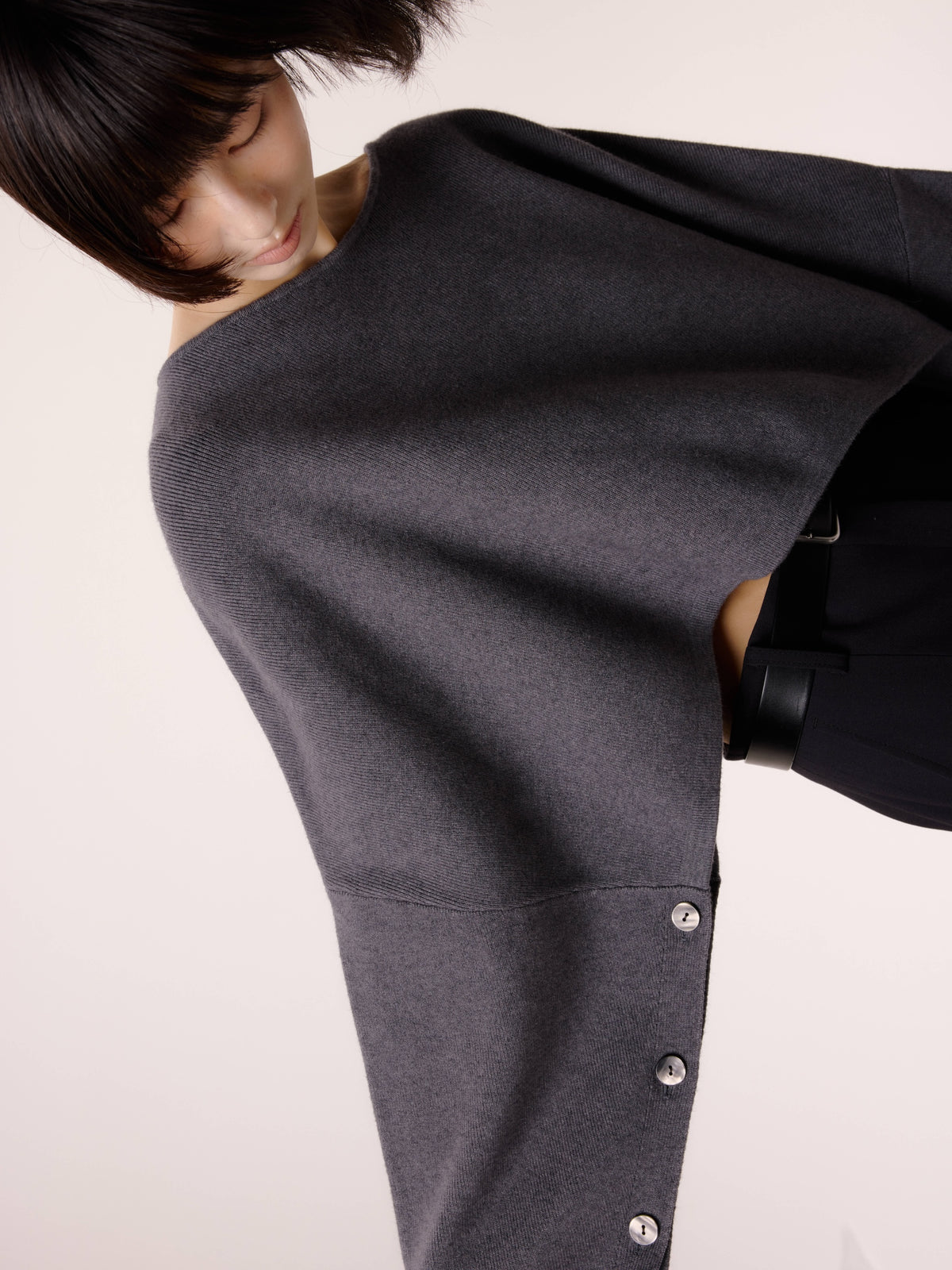 CROPPED BUTTON KNIT/GRY