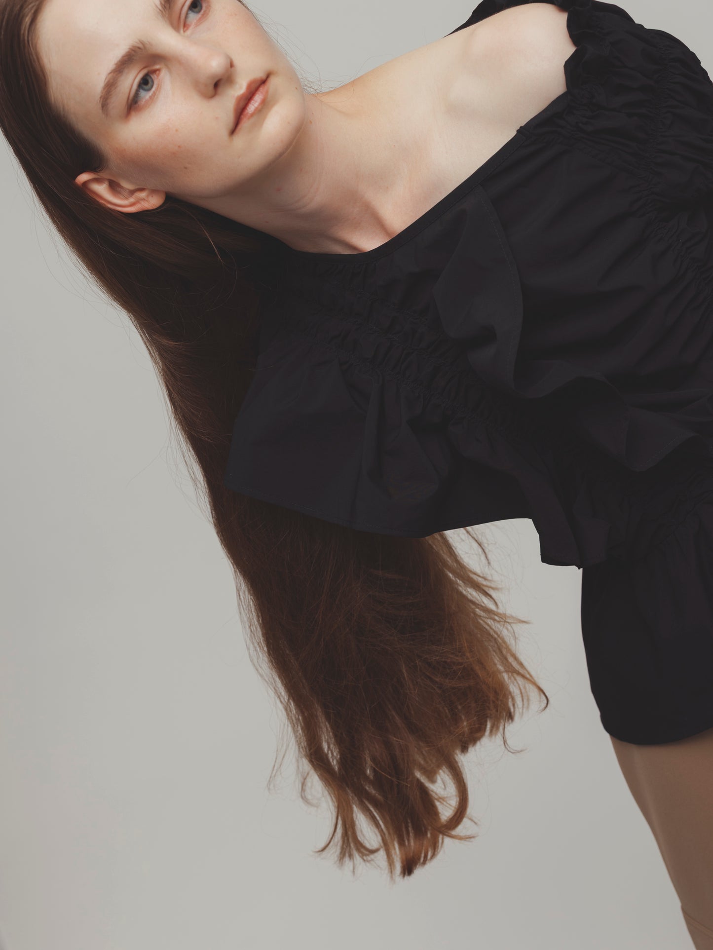GATHER ONE SHOULDER TOPS/BLACK