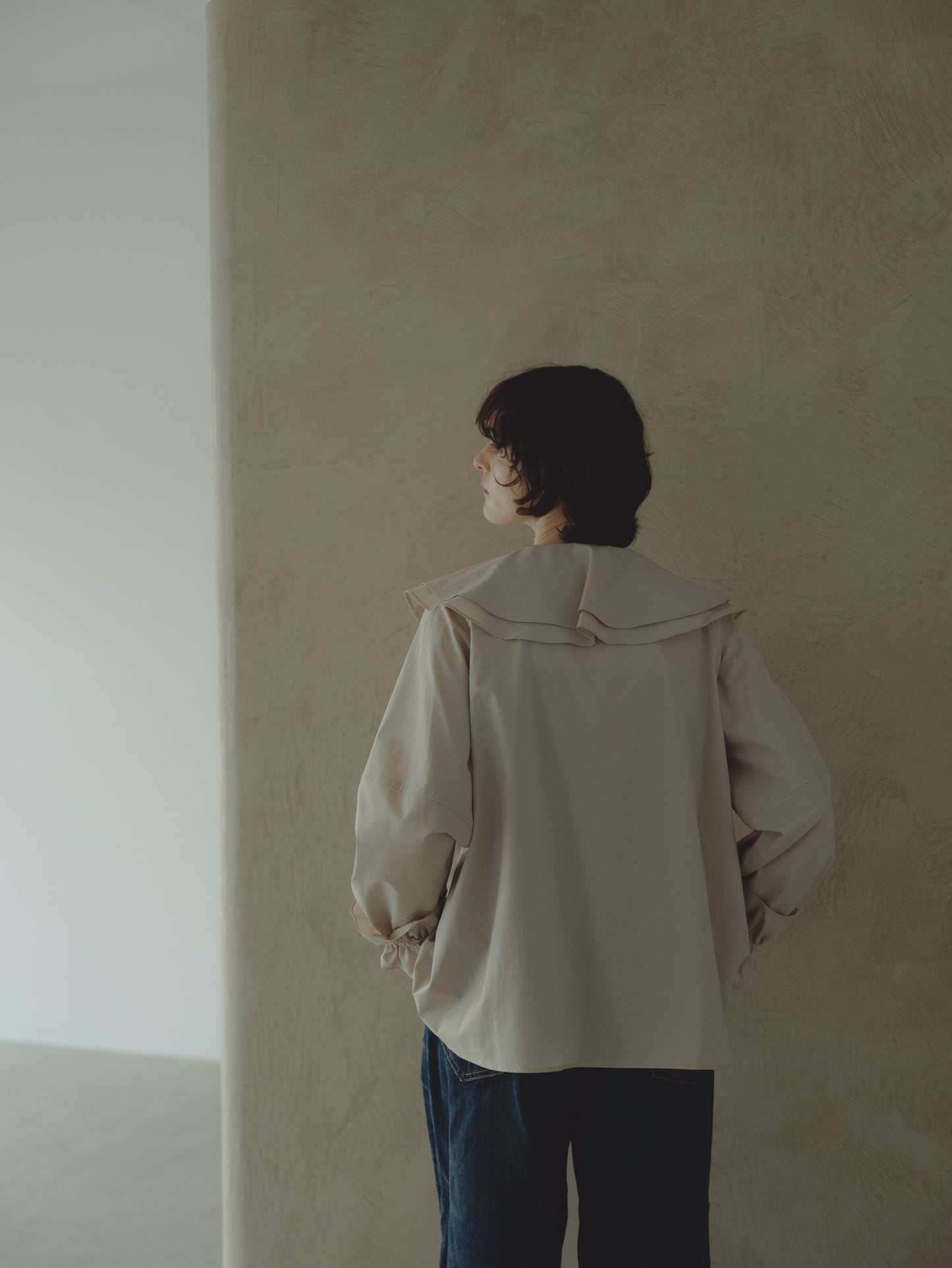 BIG COLLAR FRILL BLOUSE/BEIGE