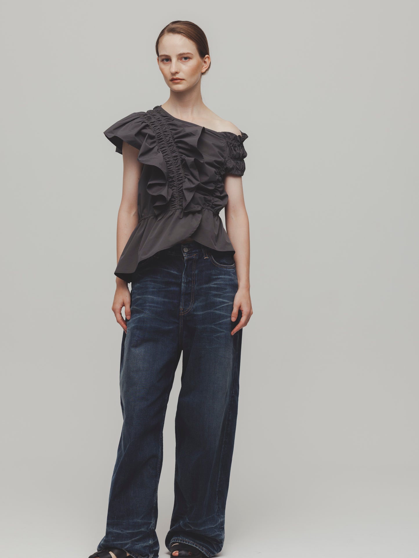GATHER ONE SHOULDER TOPS/GRAY