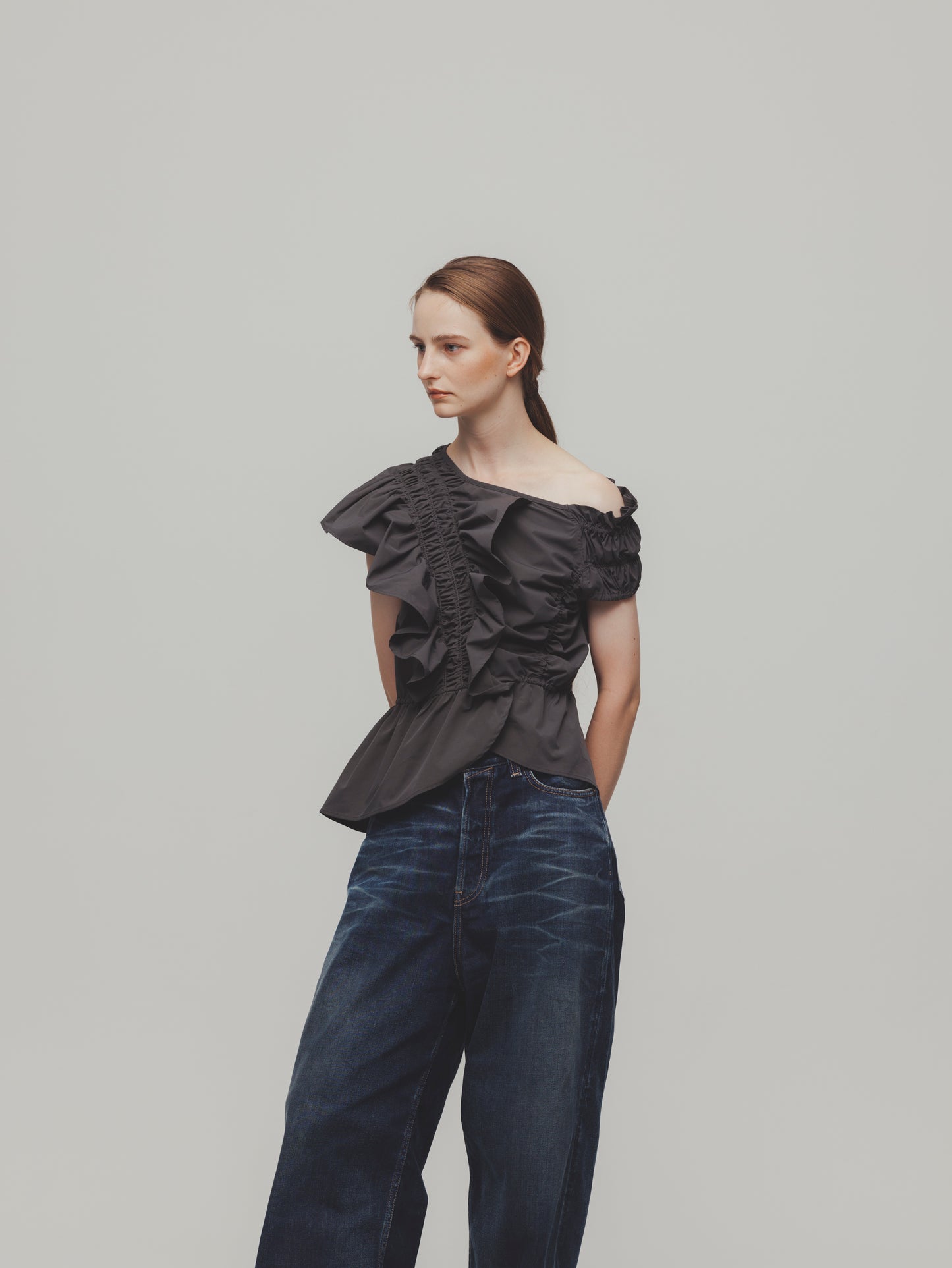 GATHER ONE SHOULDER TOPS/GRAY