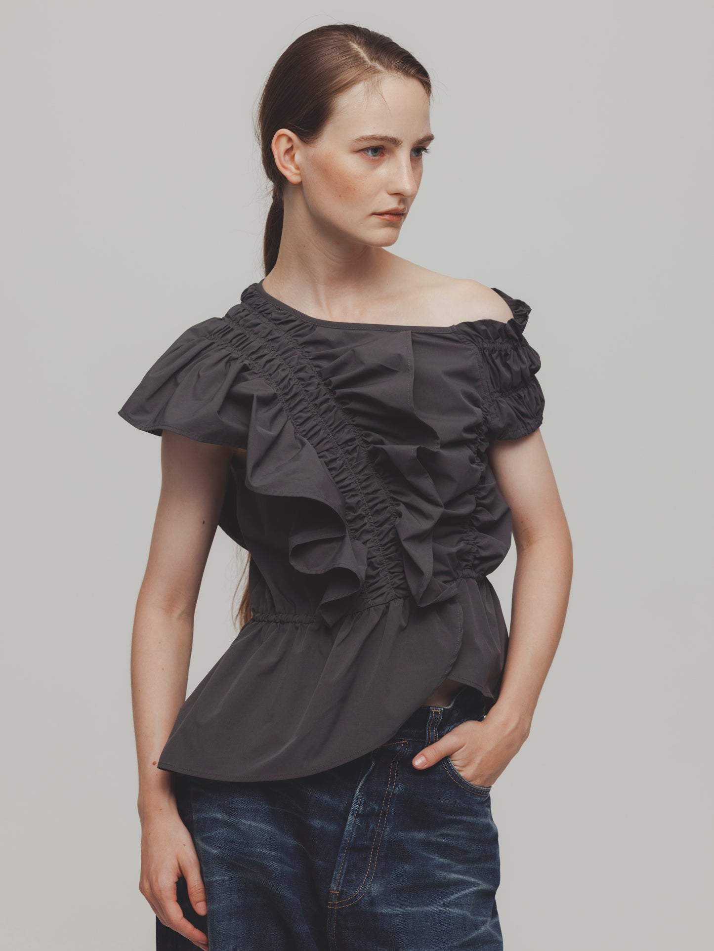 GATHER ONE SHOULDER TOPS/GRAY