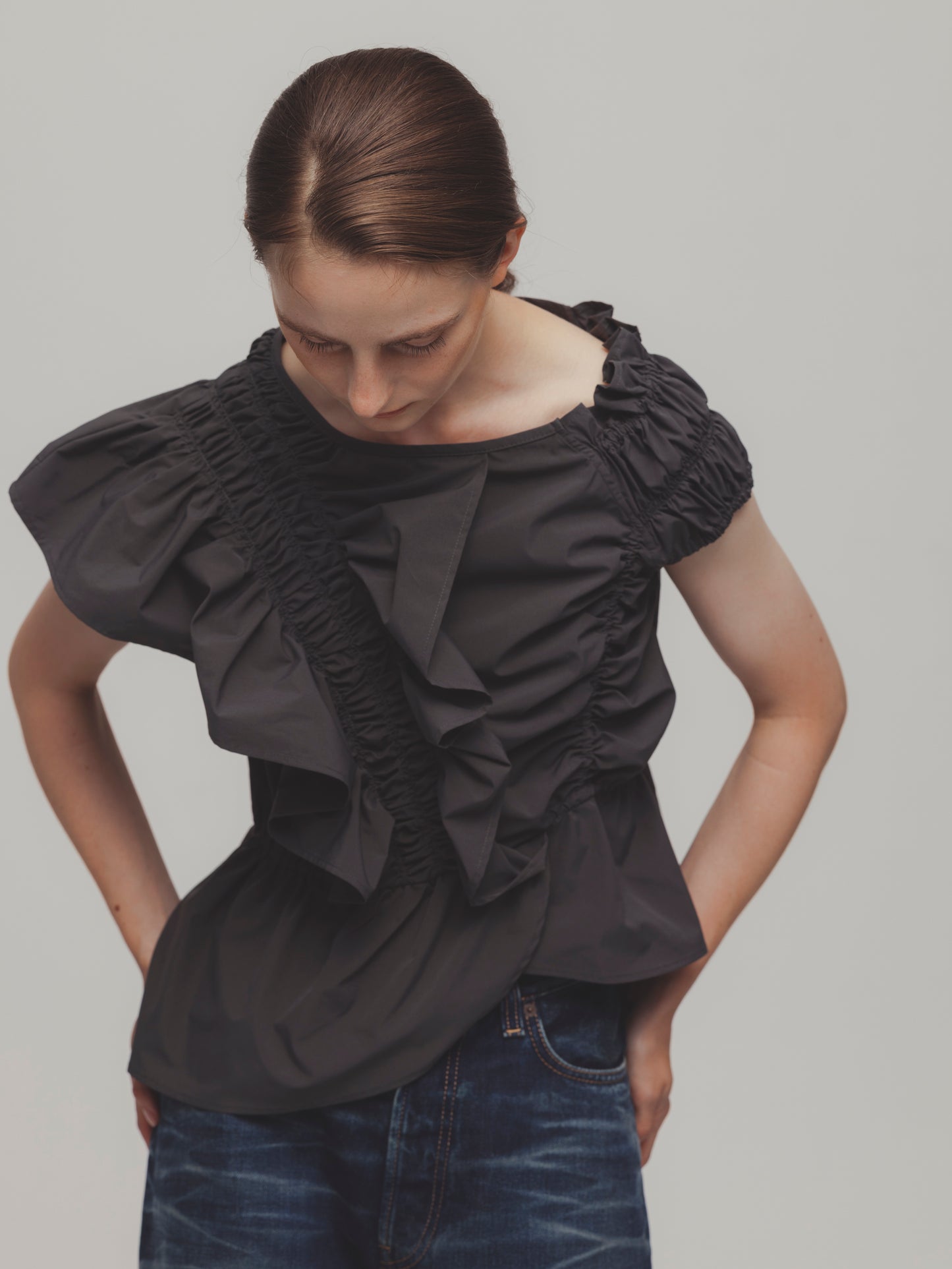 GATHER ONE SHOULDER TOPS/GRAY