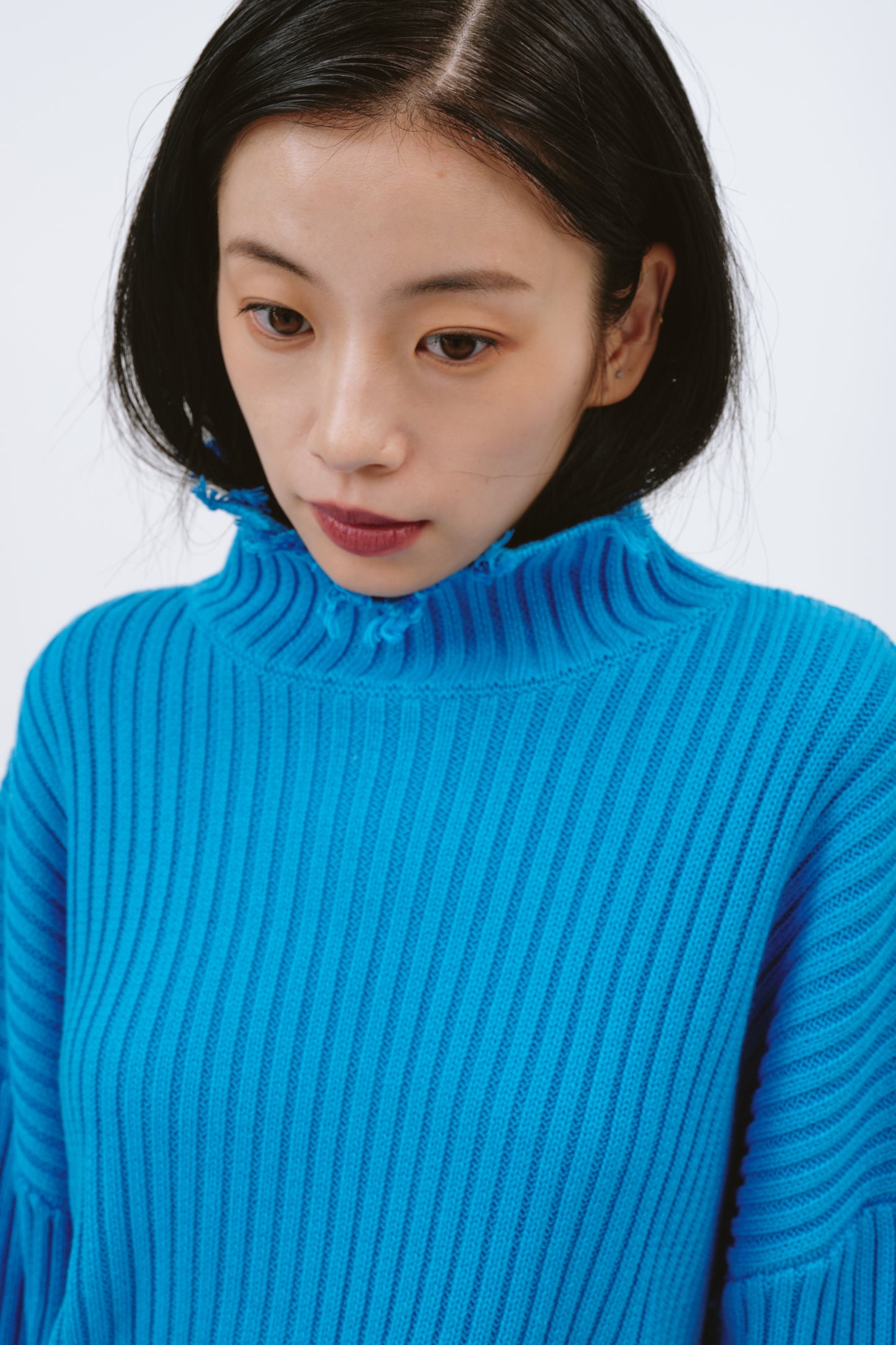 DAMAGE HIGH NECK KNIT/BLUE