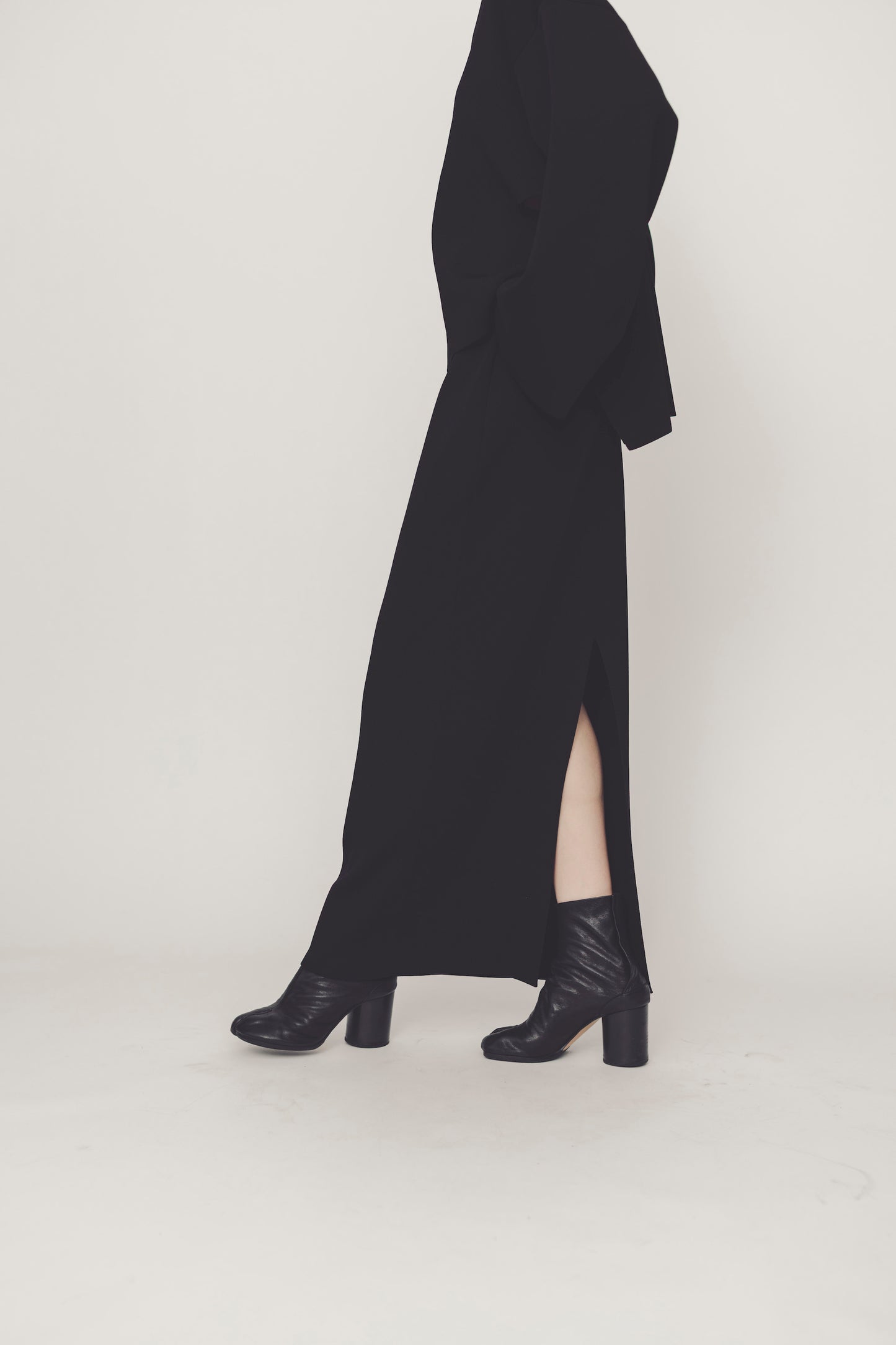 SLIT TIGHT SKIRT/BLACK