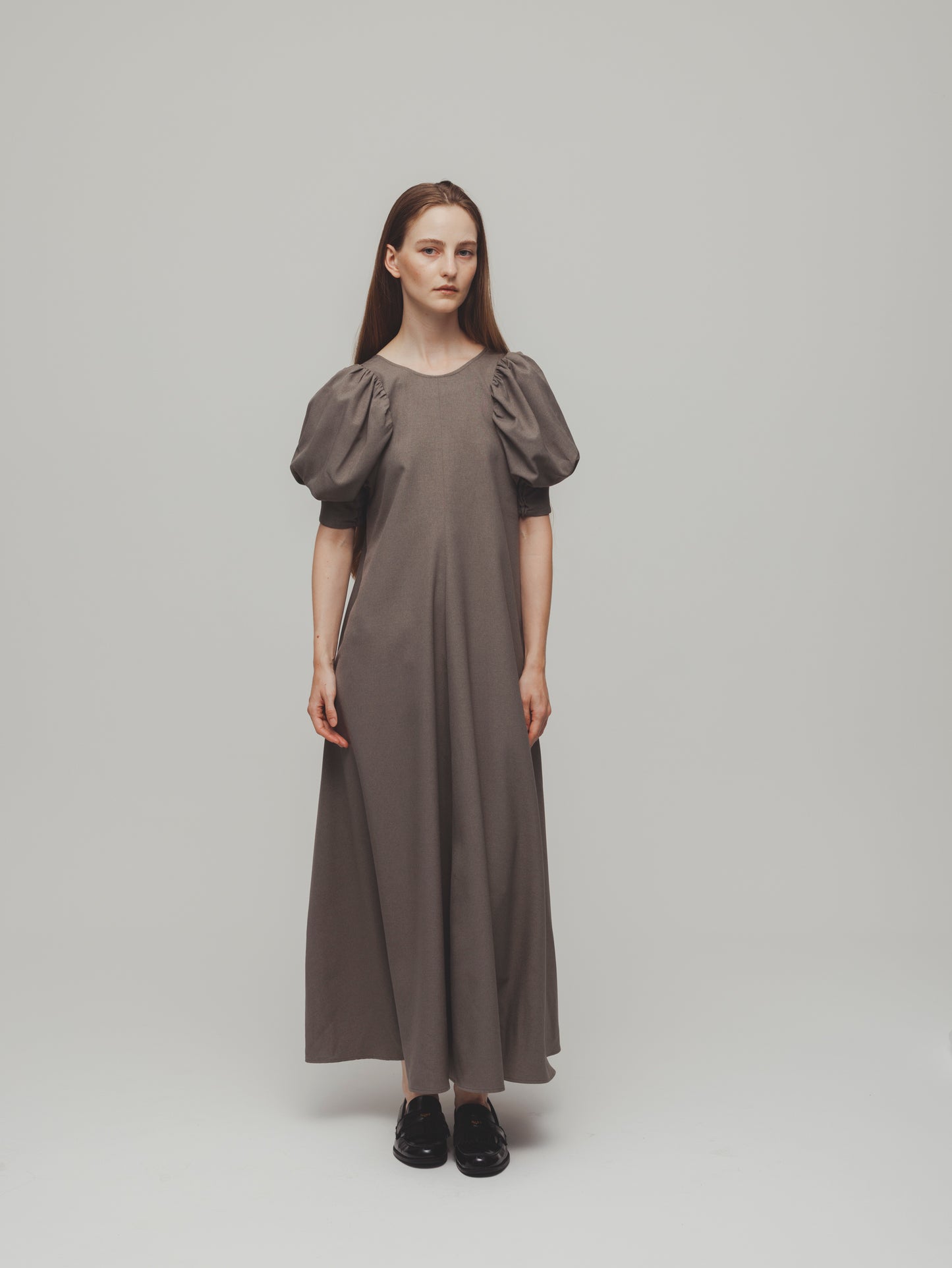 【PRE ORDER】VOLUME SLEEVE DRESS/BEIGE
