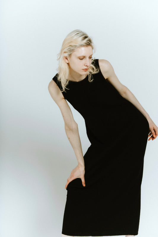 BACK OPEN DRESS/BLACK