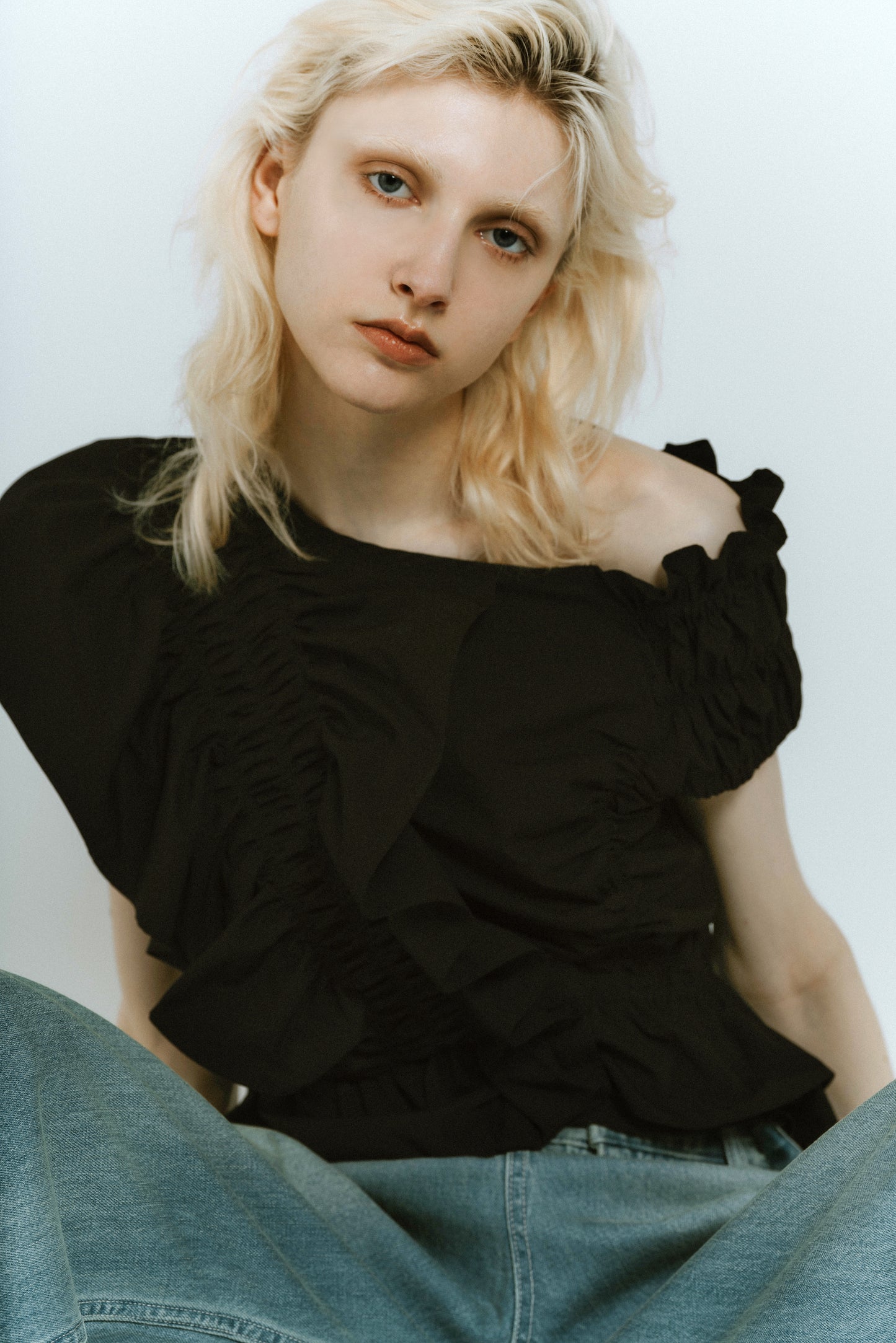 GATHER ONE SHOULDER TOPS/BLACK