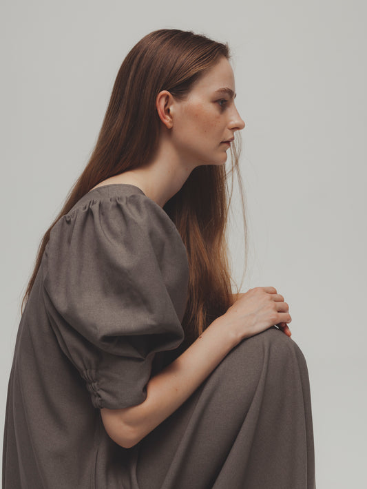 VOLUME SLEEVE DRESS/BEIGE