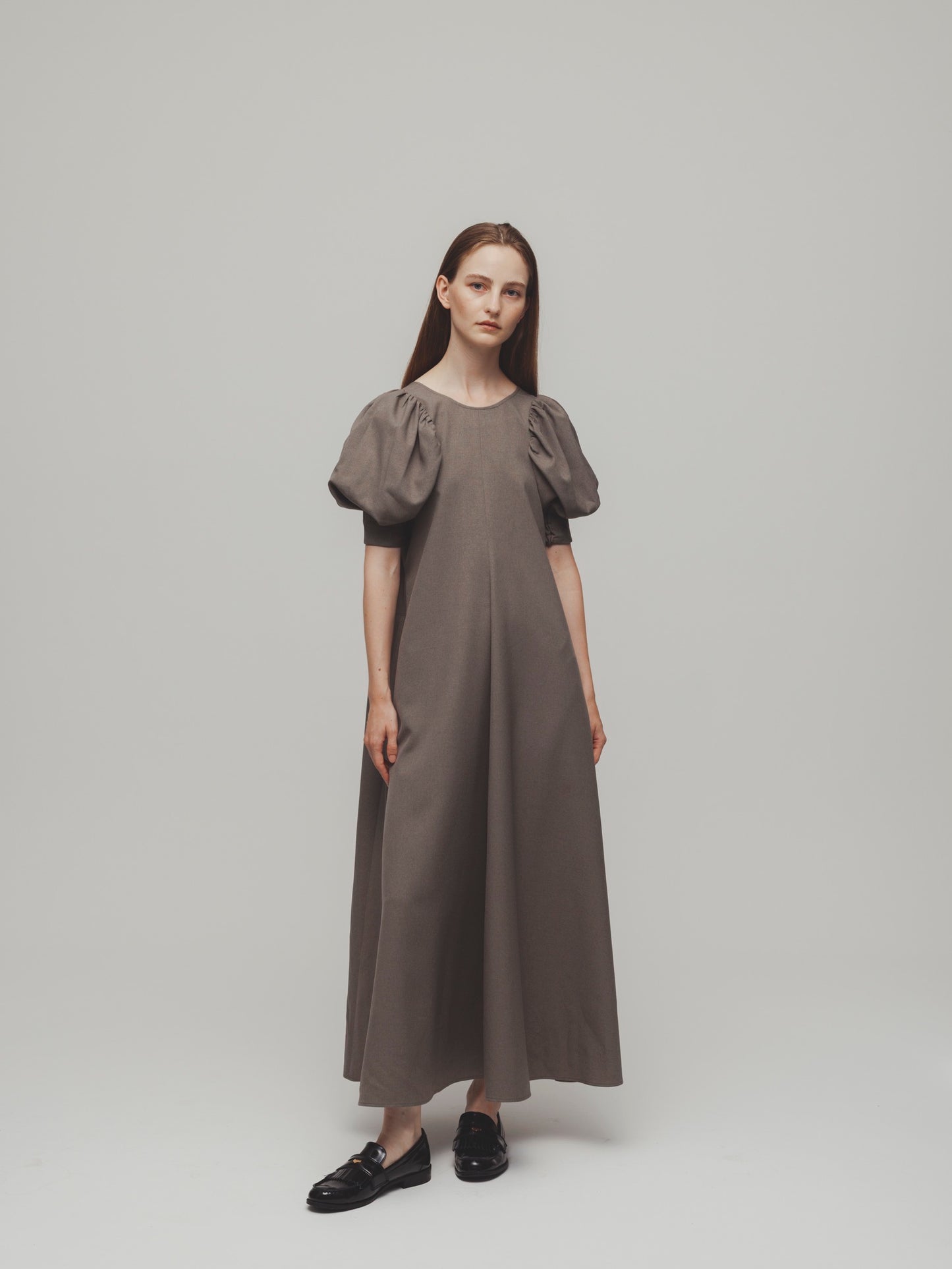 【PRE ORDER】VOLUME SLEEVE DRESS/BEIGE