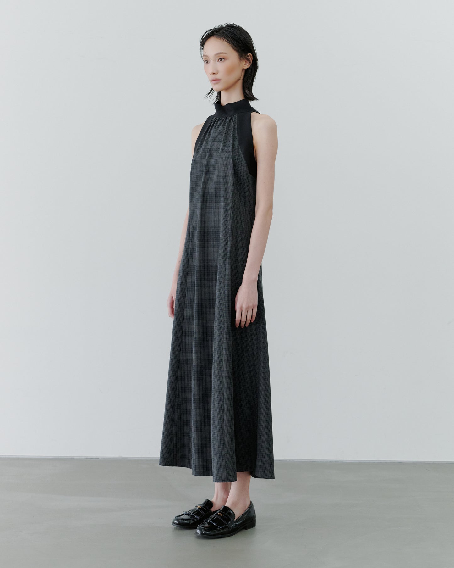 HALTER NACK CHECK DRESS/GRAY