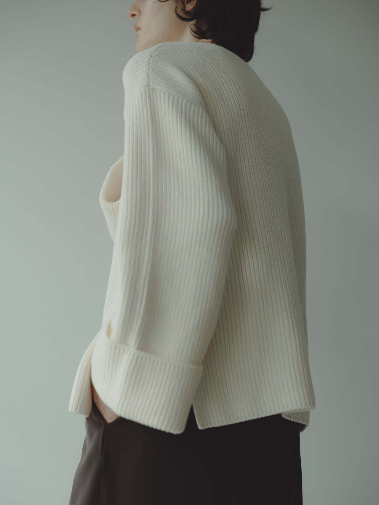 VNECK KNIT/WHITE