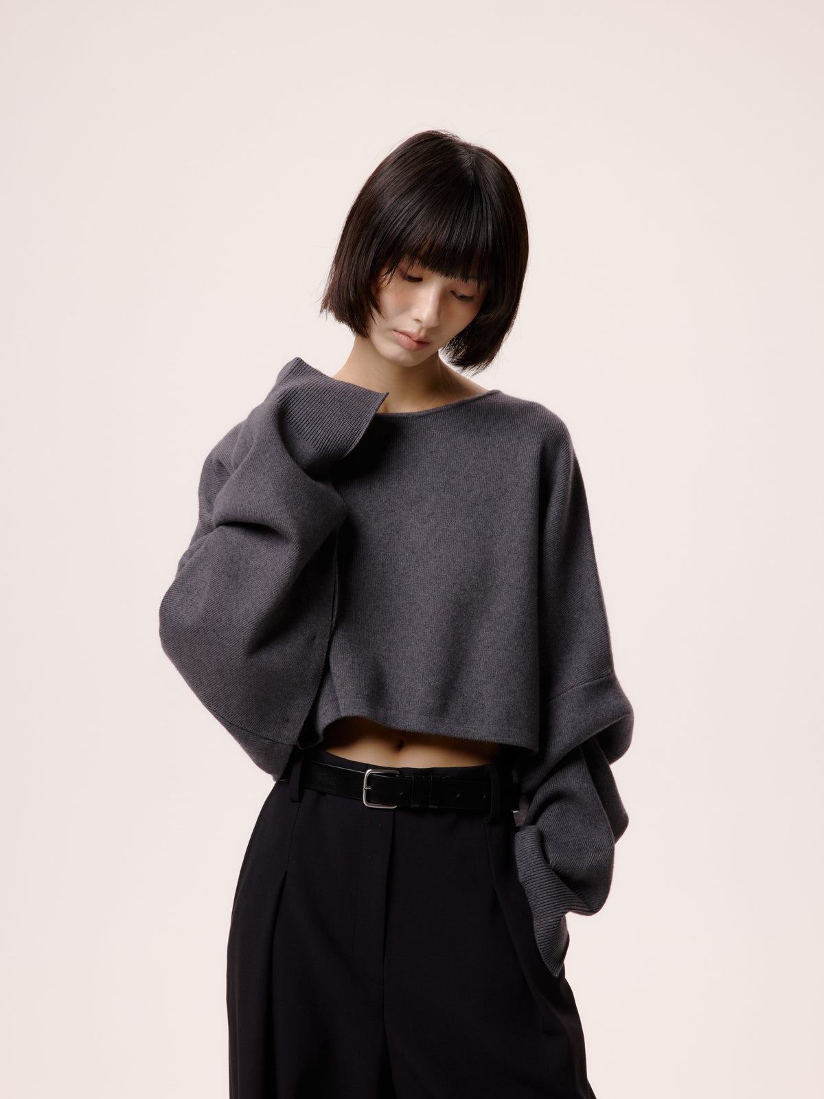 CROPPED BUTTON KNIT/GRY