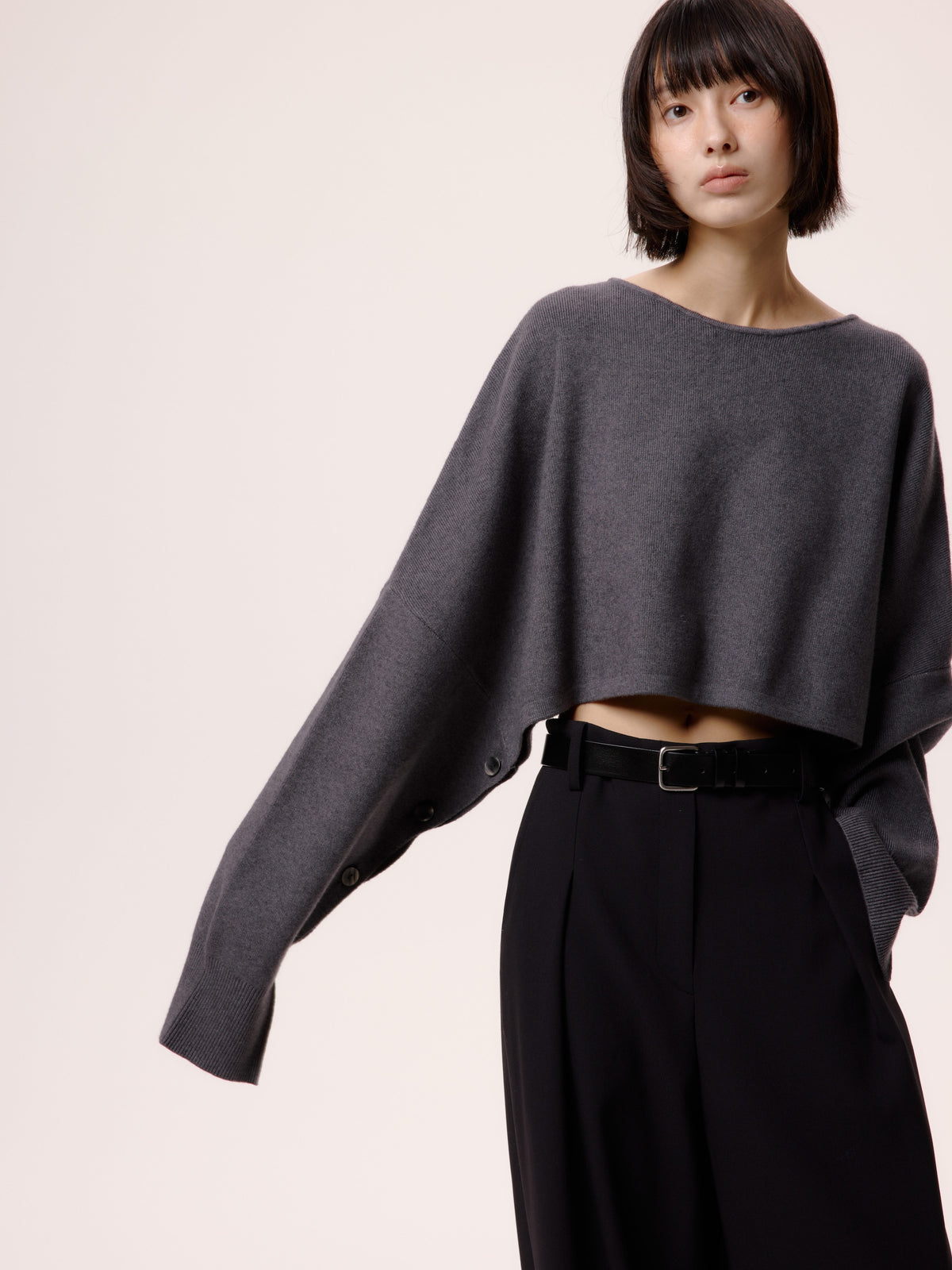 CROPPED BUTTON KNIT/GRY