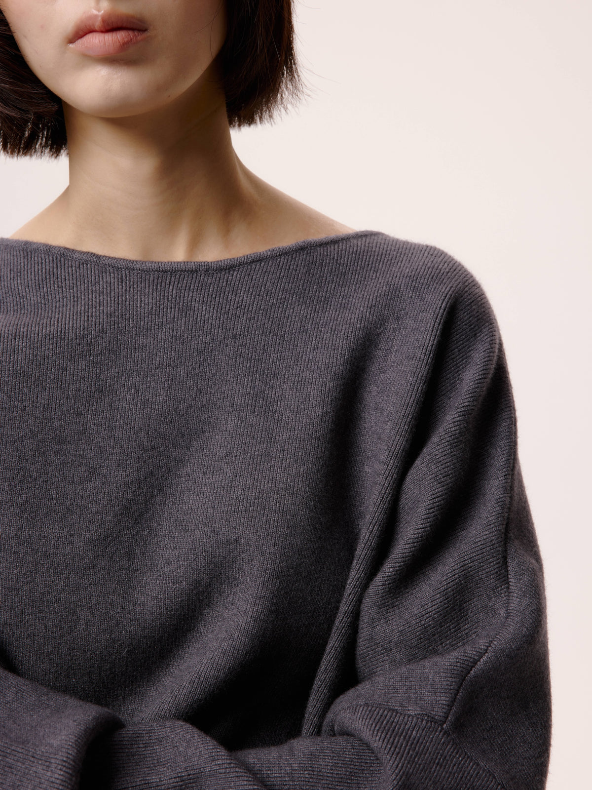 CROPPED BUTTON KNIT/GRY