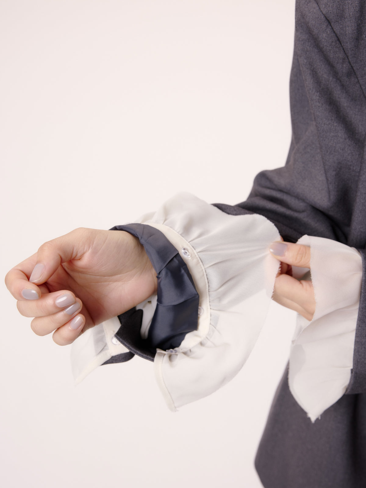 FRILL SLEEVE JACKET/GRAY