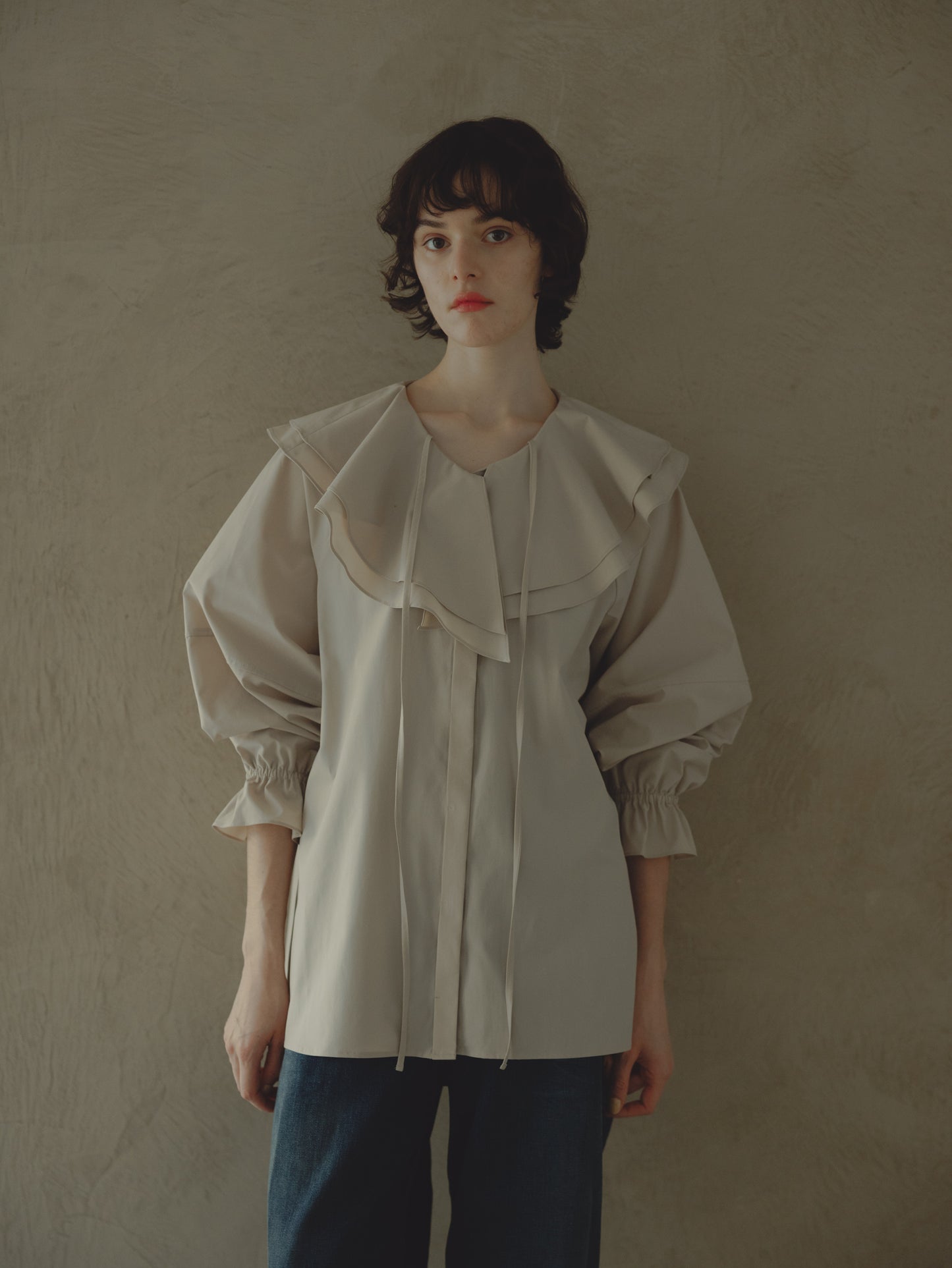 BIG COLLAR FRILL BLOUSE/BEIGE