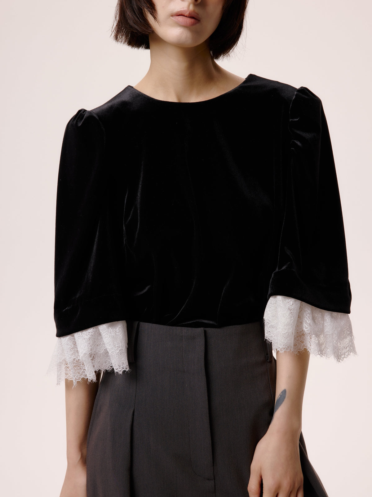 VELVET LACE TOPS/BLACK