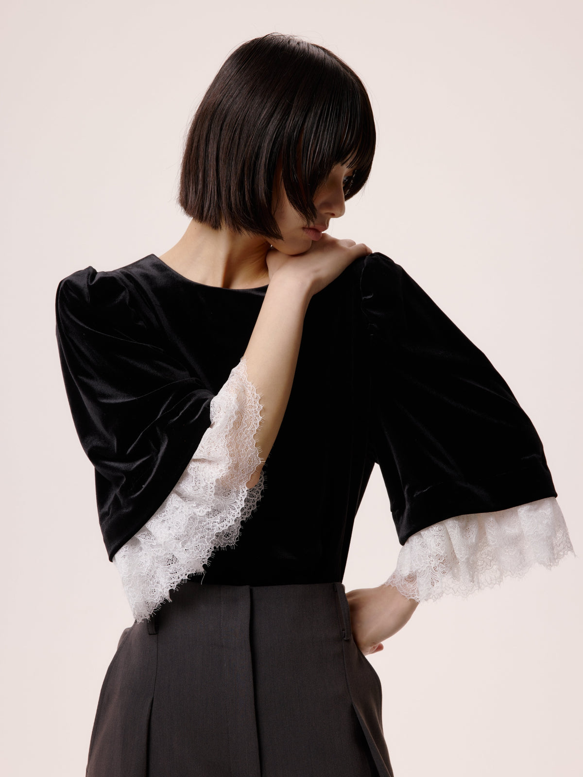 VELVET LACE TOPS/BLACK