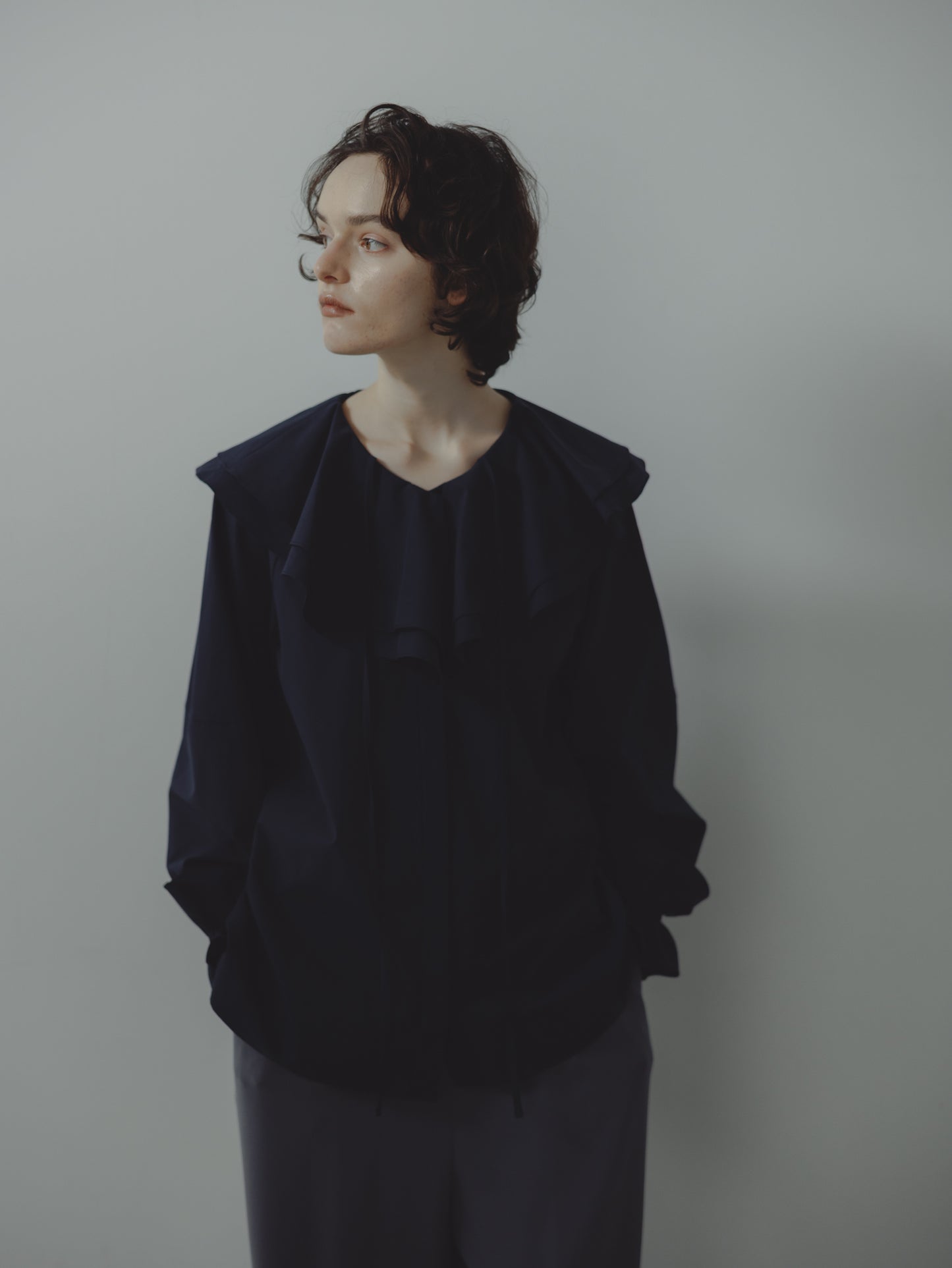 BIG COLLAR FRILL BLOUSE/NAVY