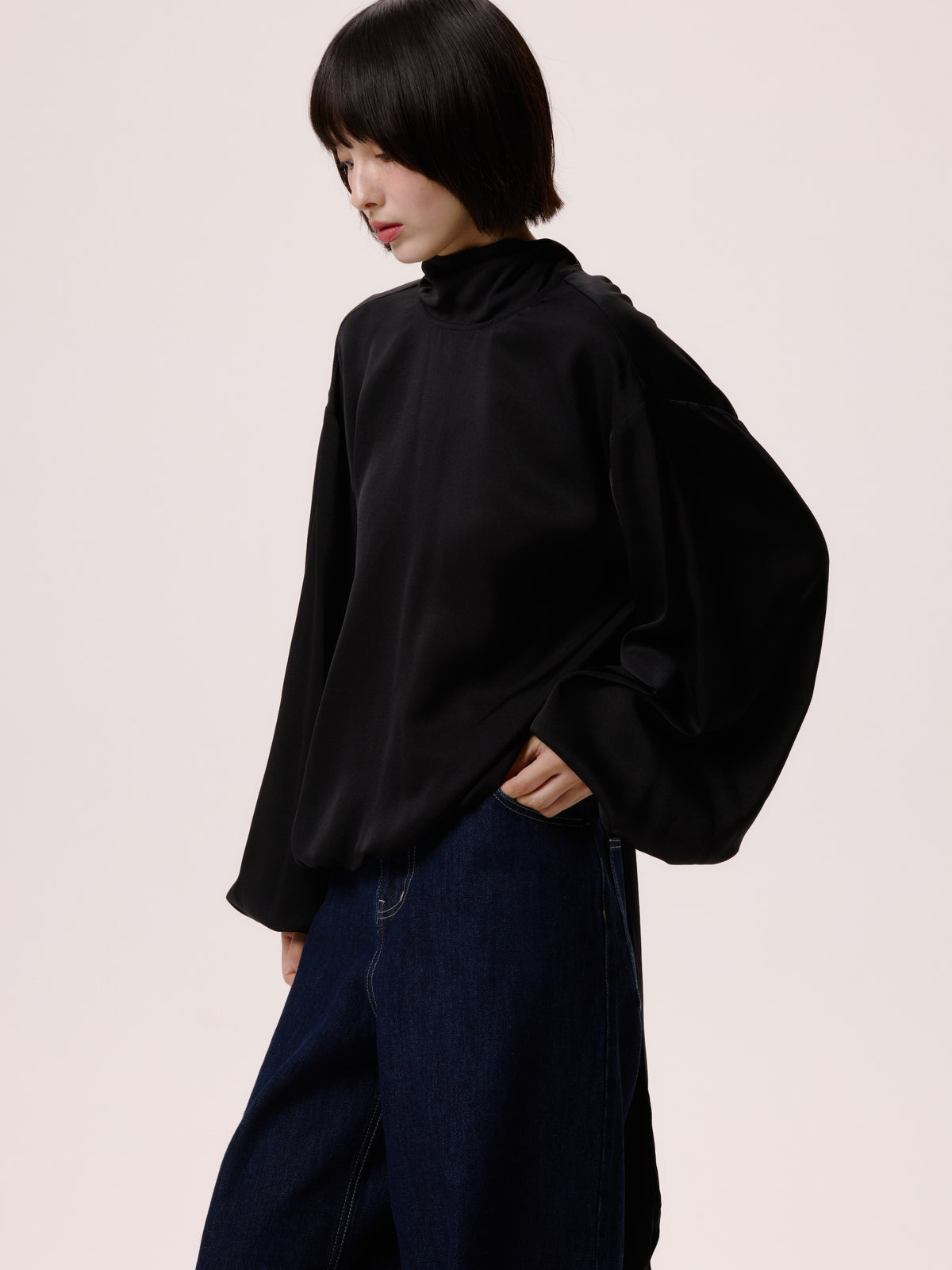 SATIN TIE BLOUSE/WHT