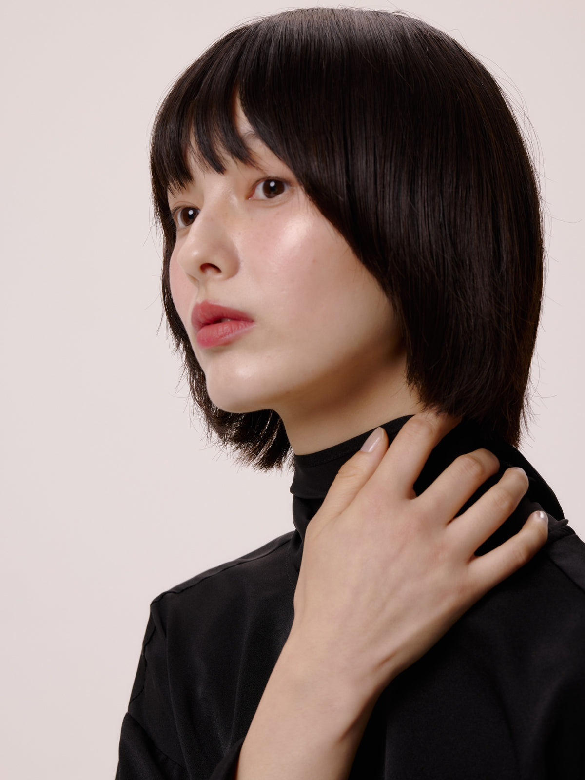 SATIN TIE BLOUSE/WHT