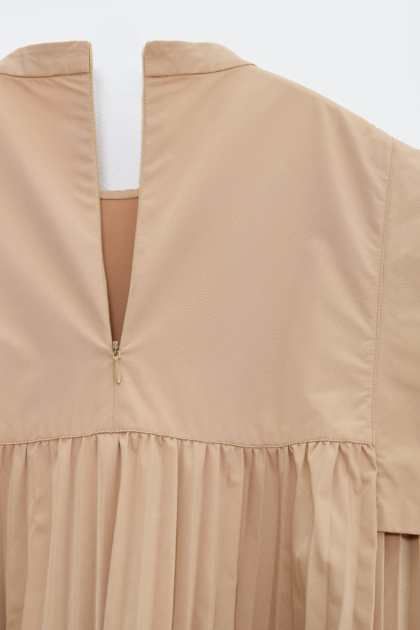 PLEATED DRESS/BEIGE