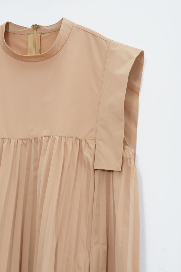 PLEATED DRESS/BEIGE