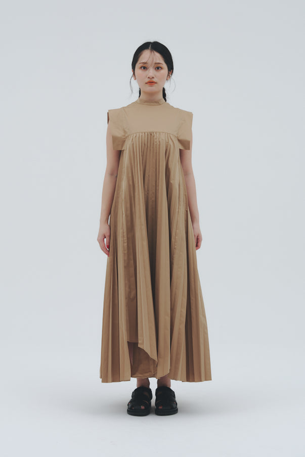 PLEATED DRESS/BEIGE