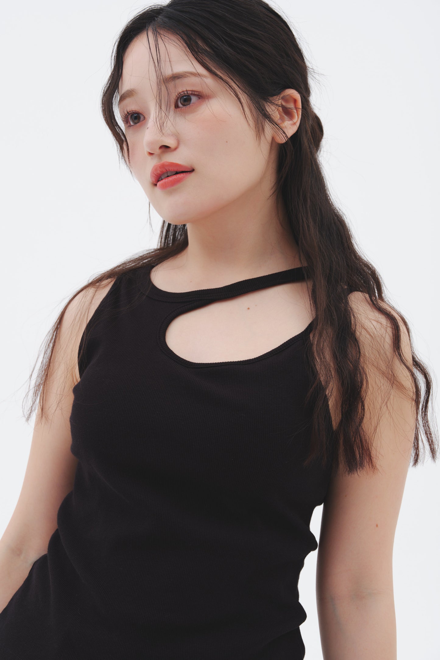 ASYMMETRIC BRA TOP/BLACK