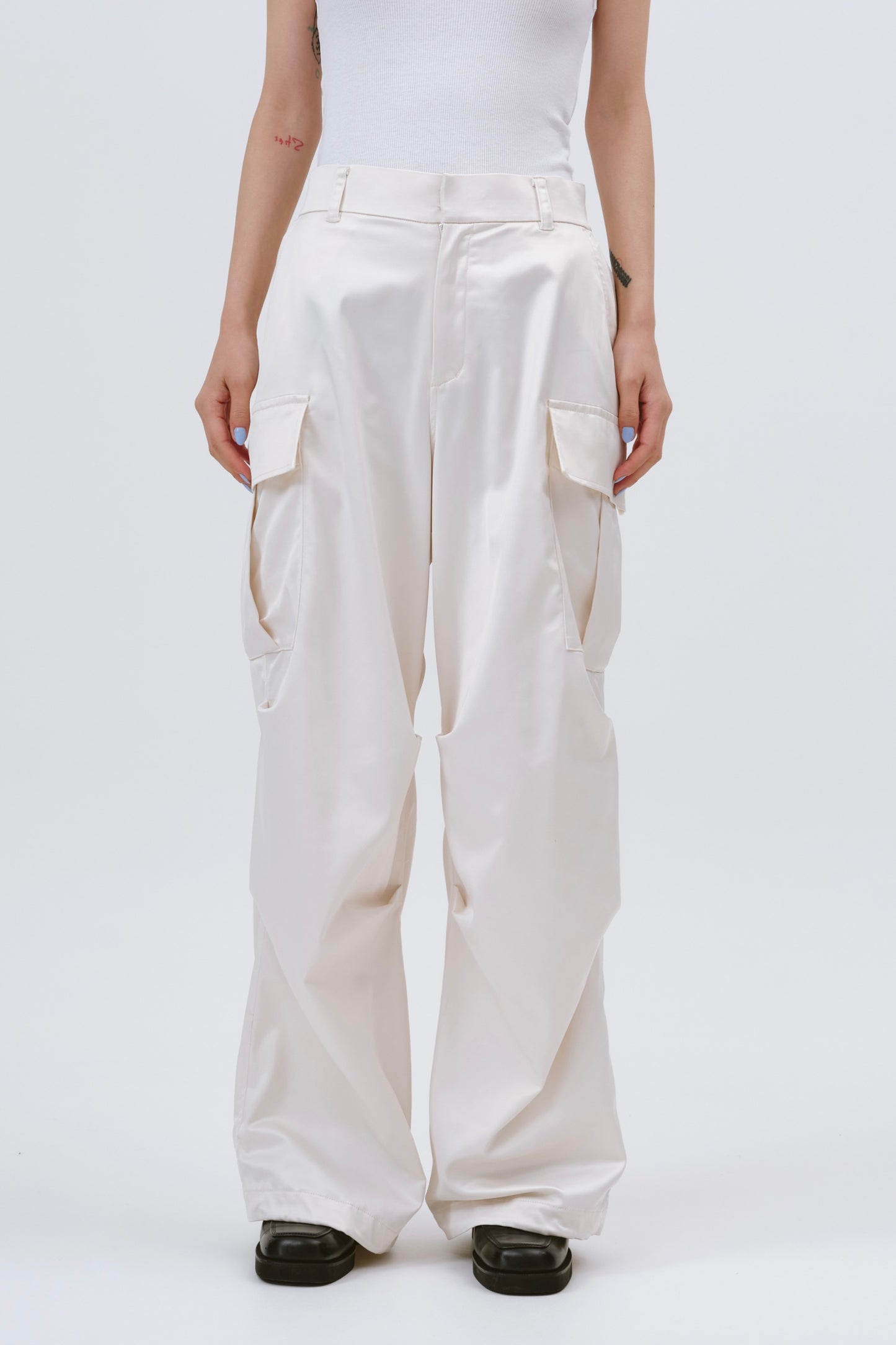 SATIN CARGO PANTS/WHITE