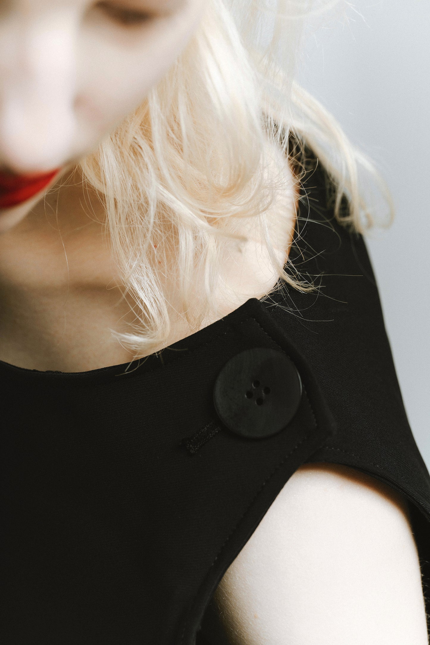 ASYMMETRY DRAPE TOPS/BLACK