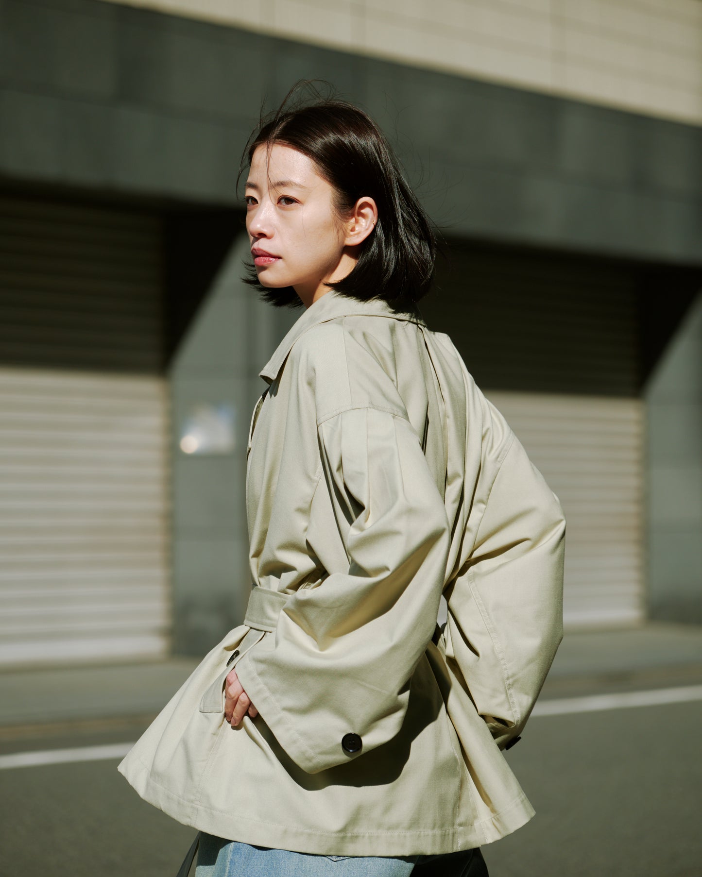SHORT TRENCH/BEIGE