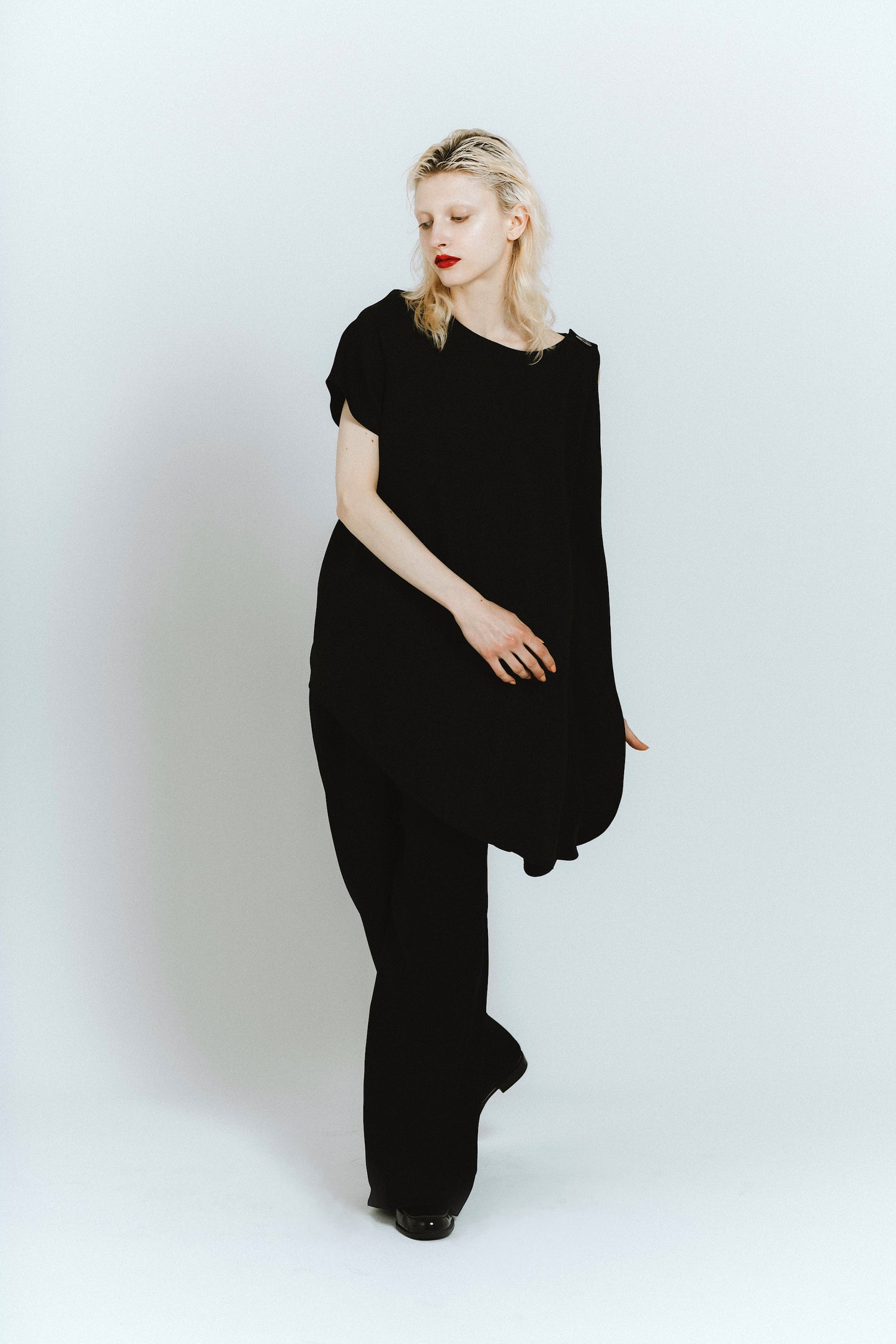 ASYMMETRY DRAPE TOPS/BLACK