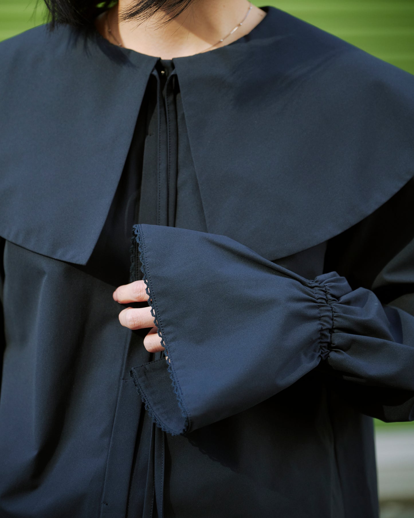 LAYERED COLLAR BLOUSE/NAVY