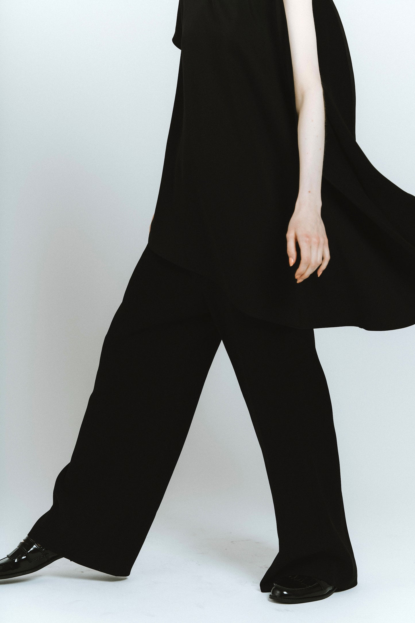 ASYMMETRY DRAPE TOPS/BLACK