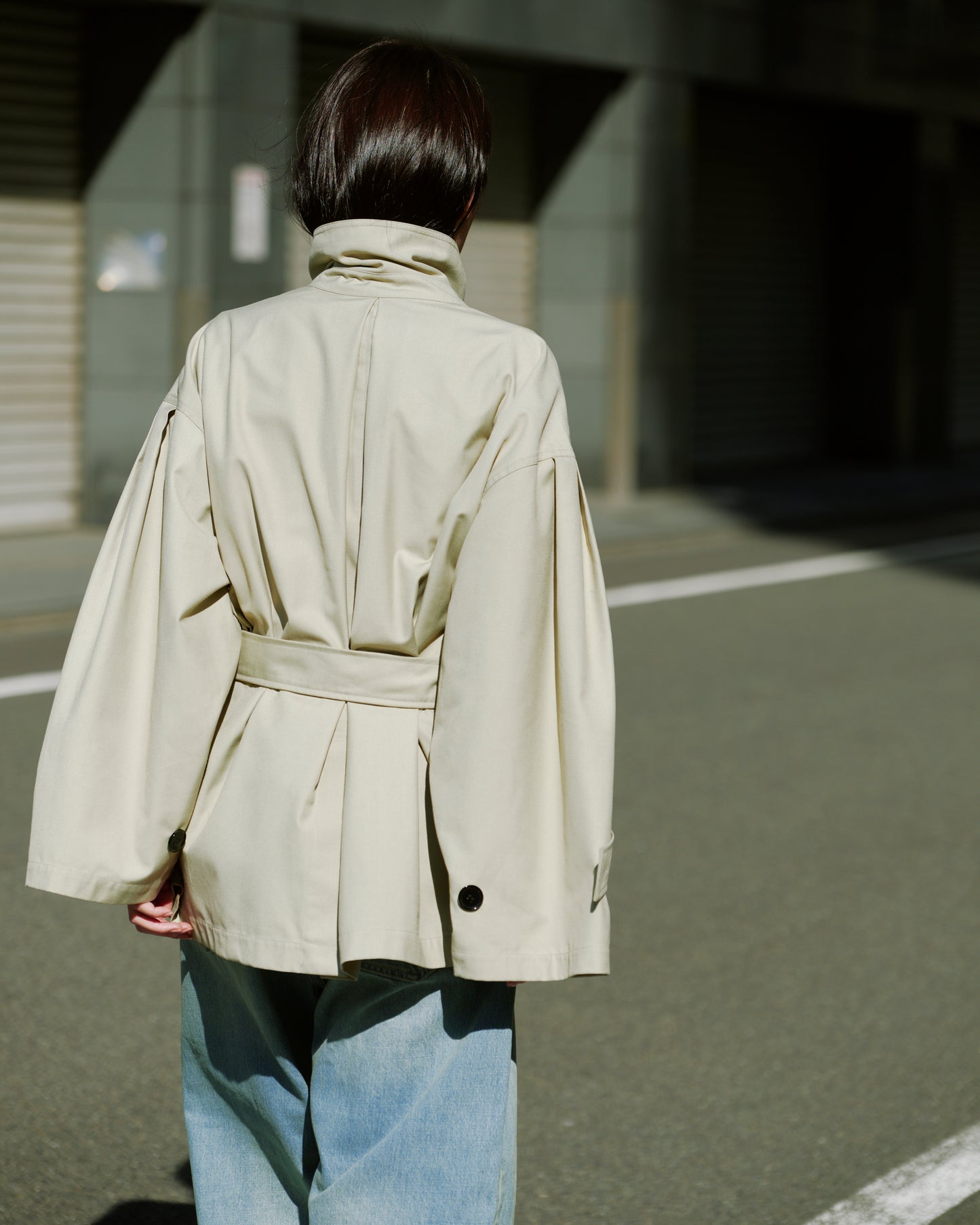 SHORT TRENCH/BEIGE