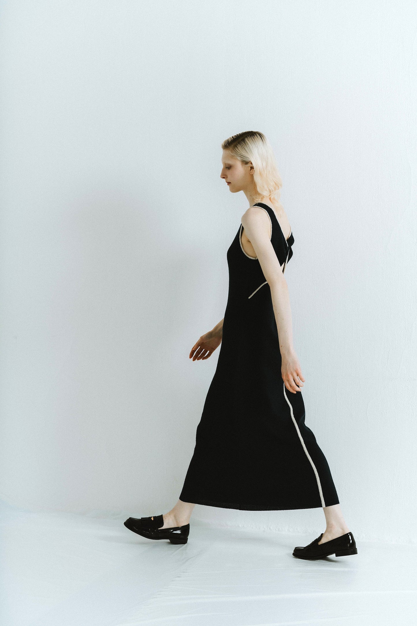 BACK OPEN DRESS/NAVY