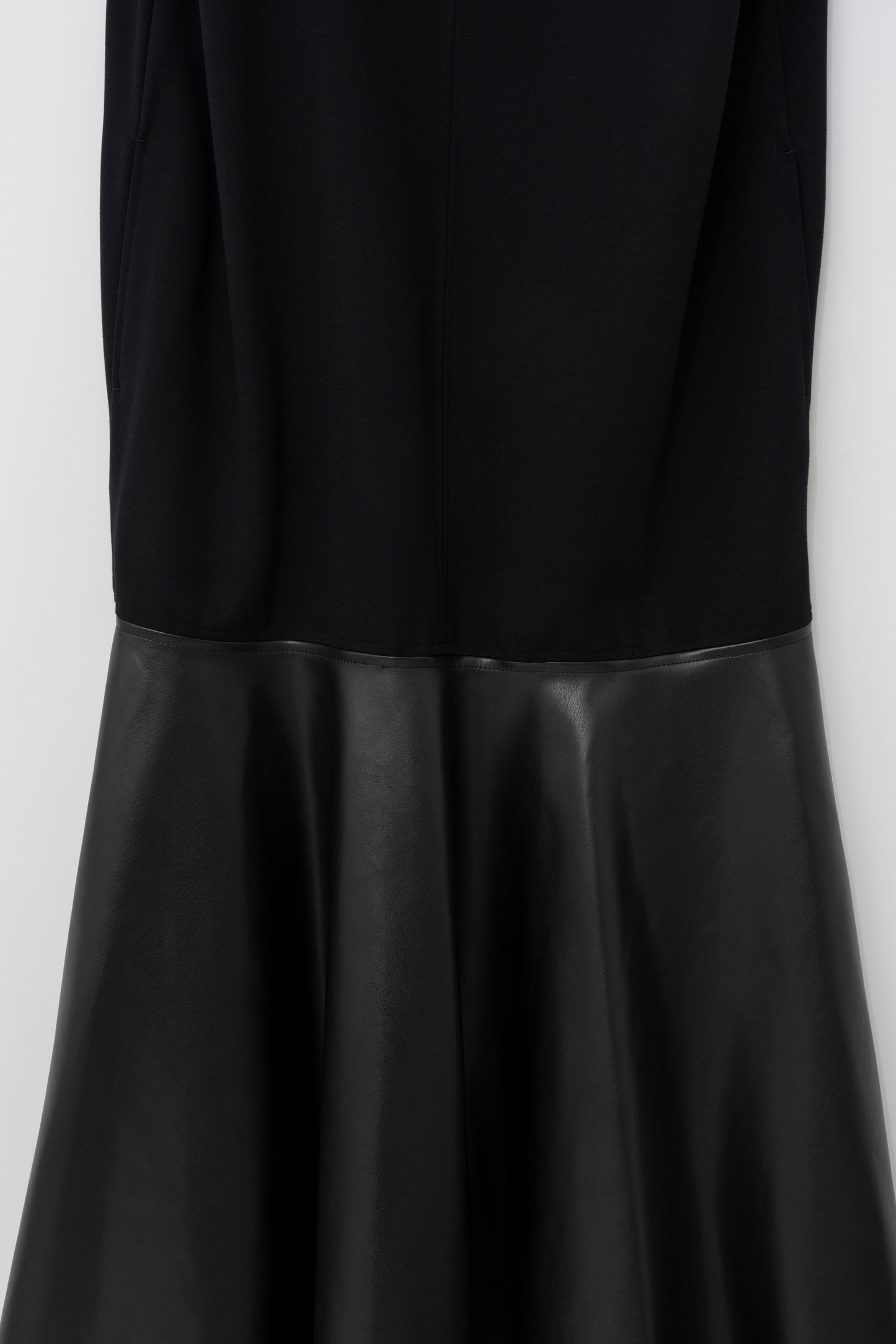 LEATHER DOCKING DRESS/BLACK