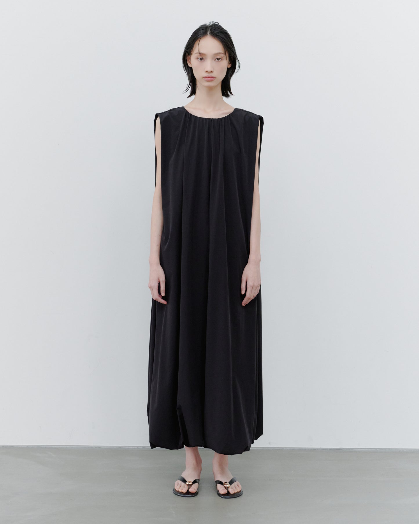 SLEEVELESS BALLON DRESS/BLACK