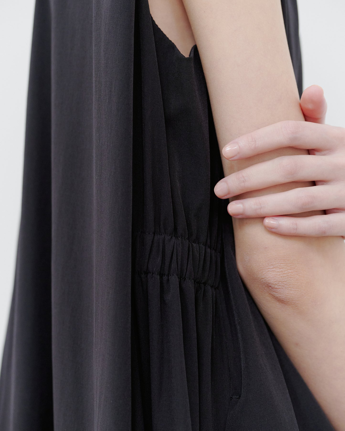 SLEEVELESS BALLON DRESS/BLACK