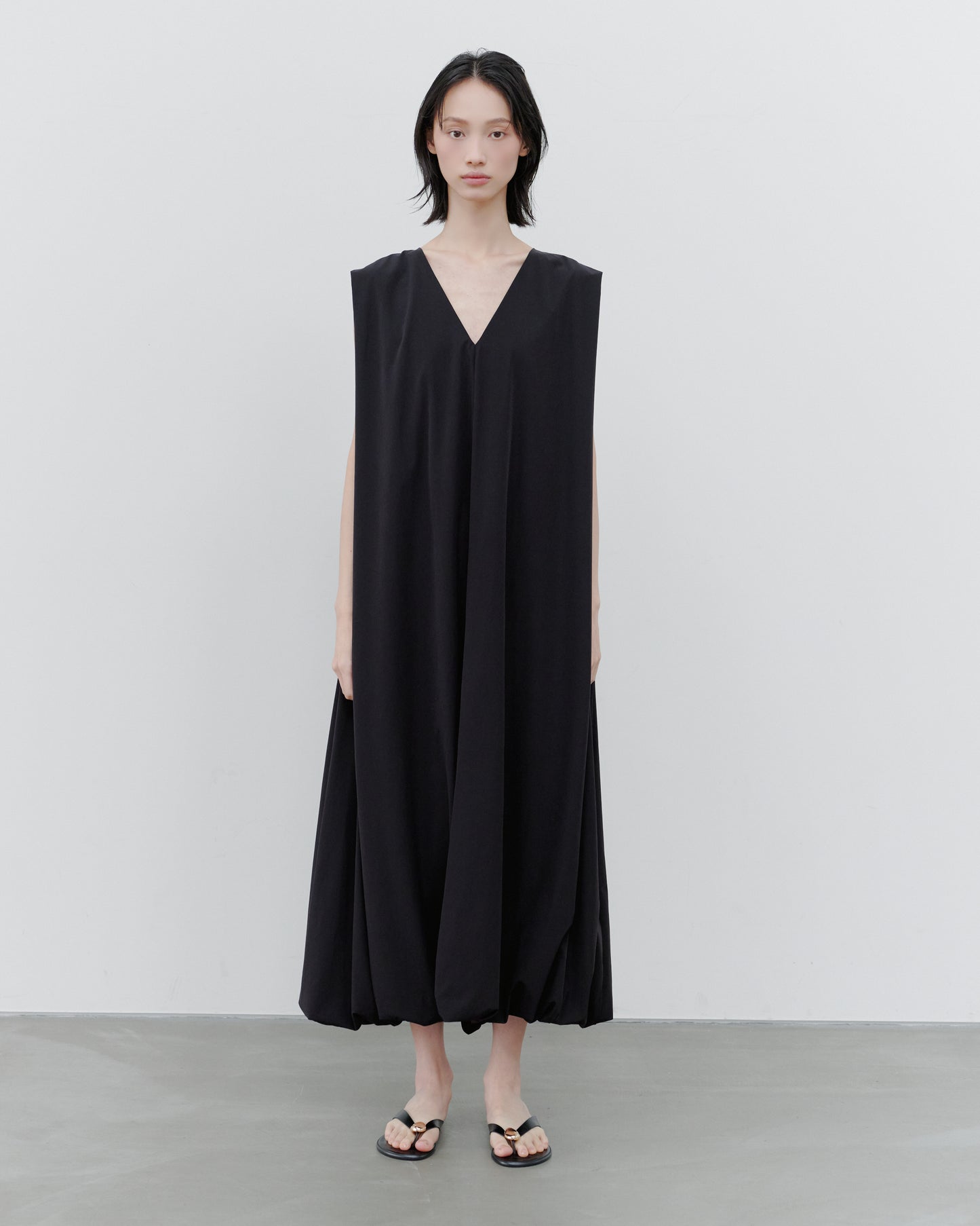 SLEEVELESS BALLON DRESS/BLACK