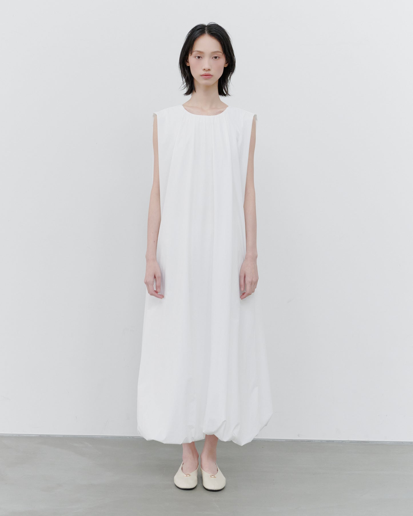 SLEEVELESS BALLON DRESS/WHITE