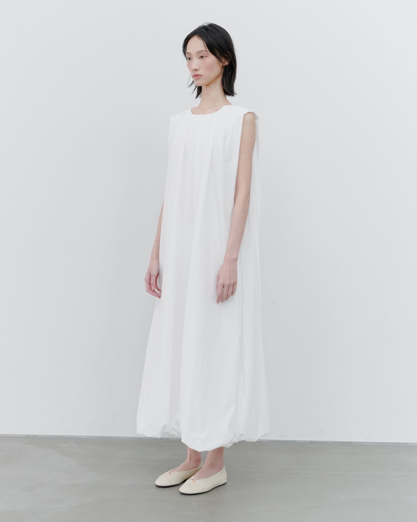 SLEEVELESS BALLON DRESS/WHITE
