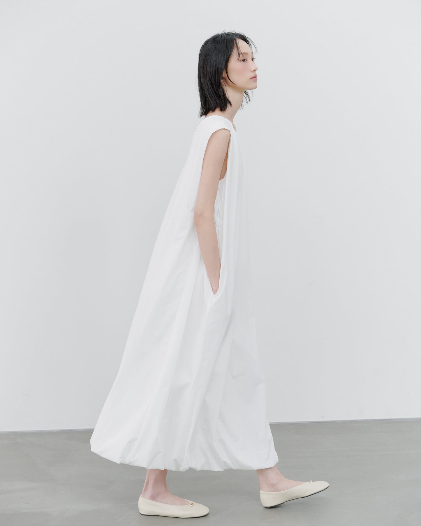 SLEEVELESS BALLON DRESS/WHITE