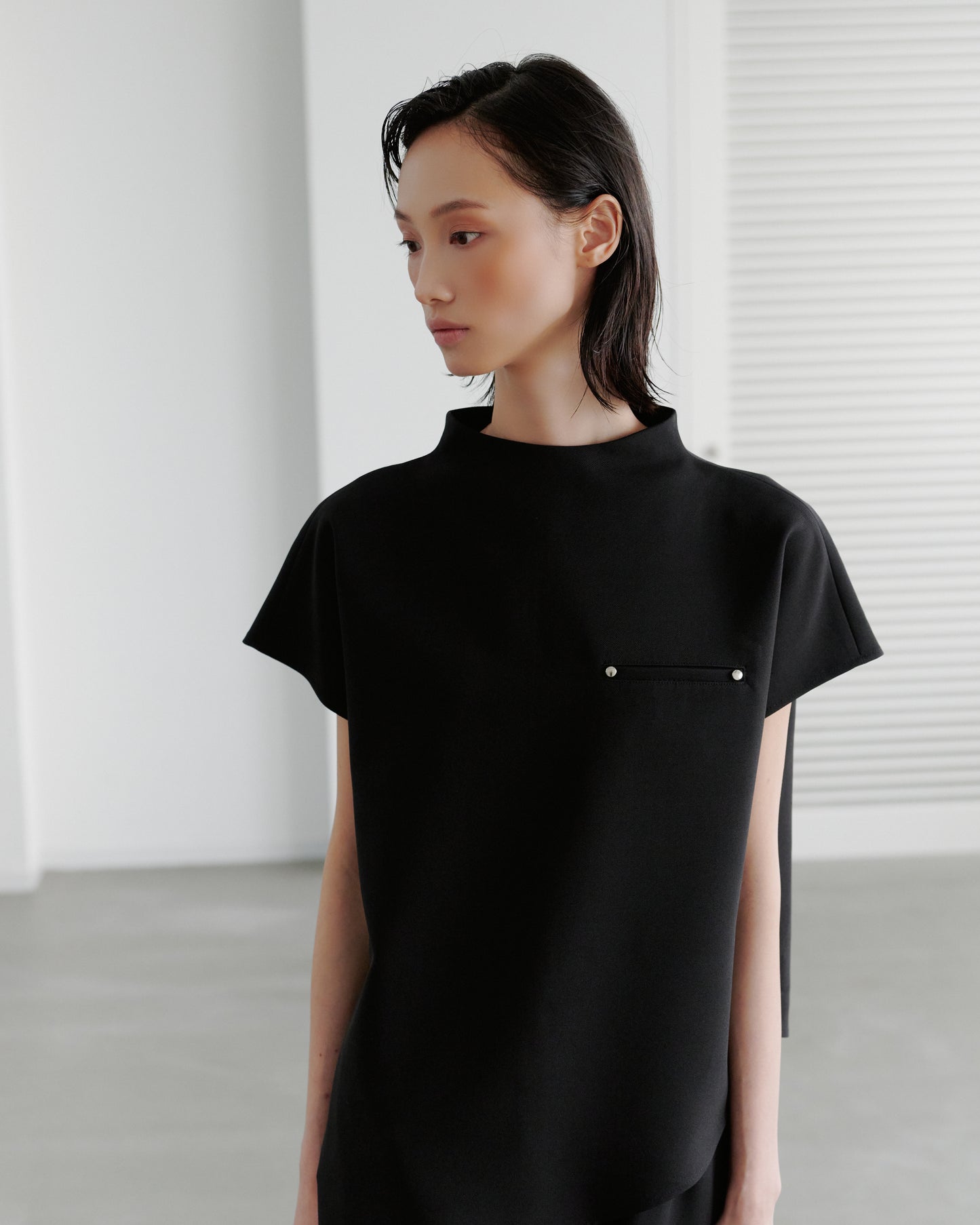 ASYMMETRY BLOUSE/BLACK