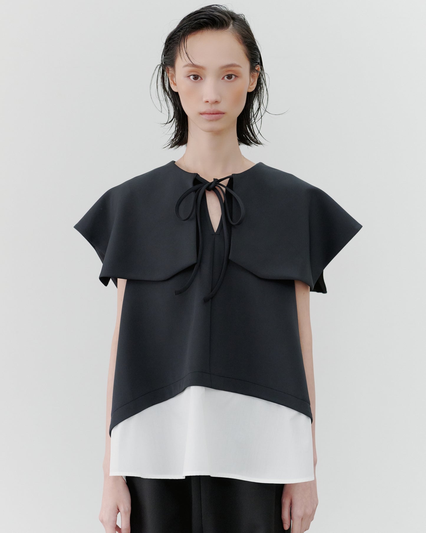 LAYERD CAPE TOPS/BLACK