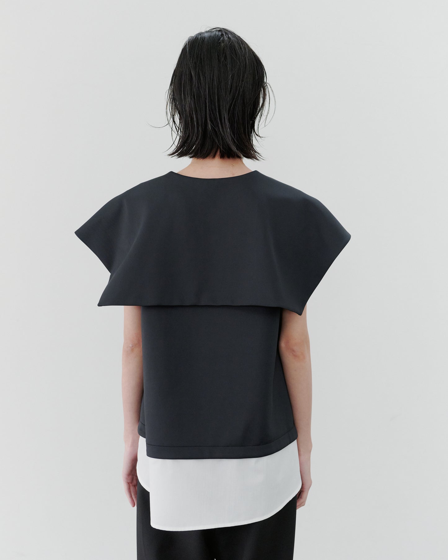 LAYERD CAPE TOPS/BLACK