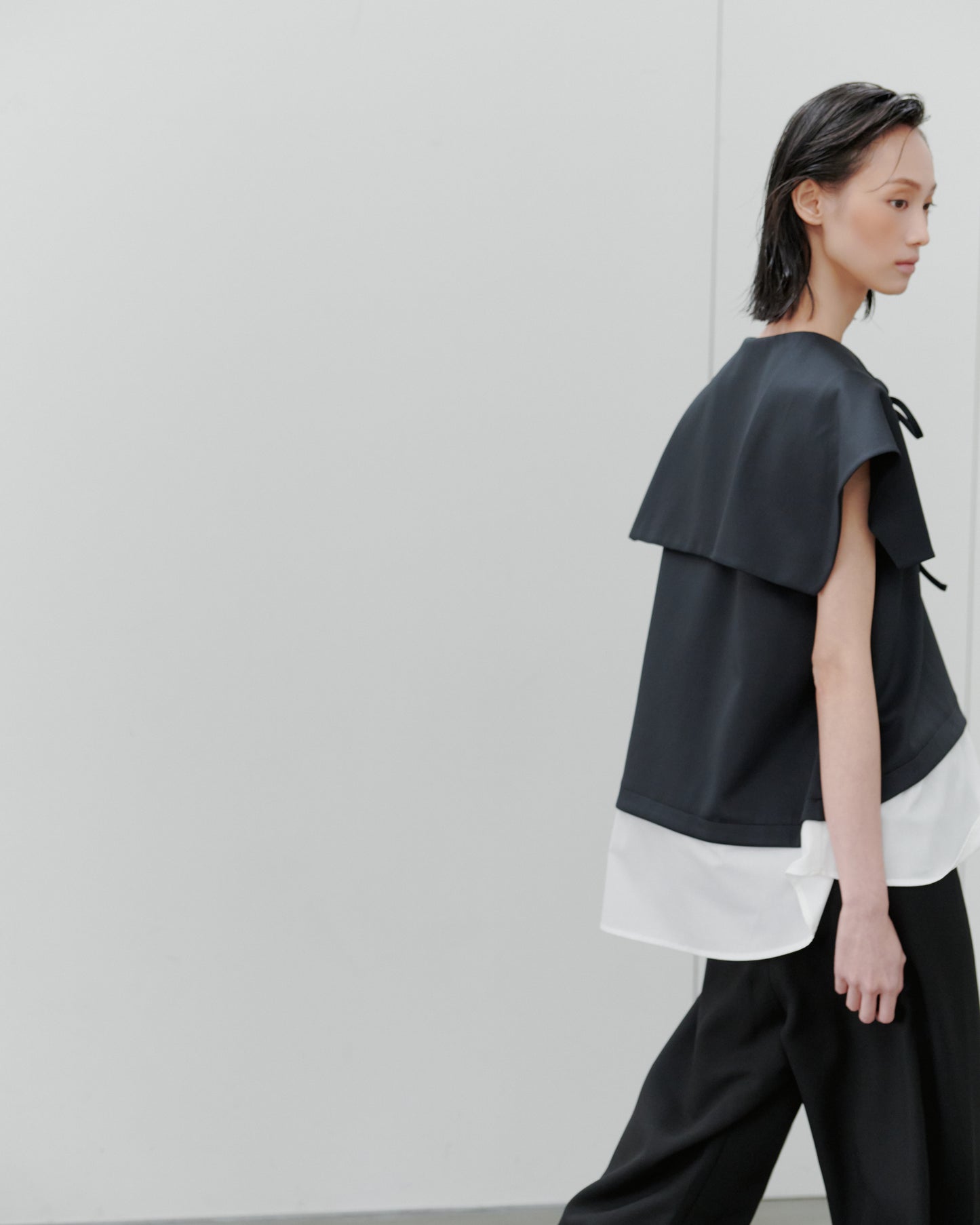 LAYERD CAPE TOPS/BLACK